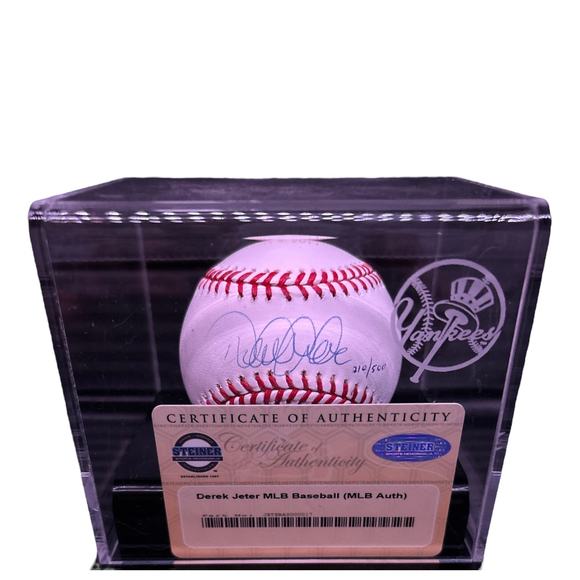 Authentic NY Yankee Derek Jeter autographed baseball in case w/ card - Picture 1 of 3